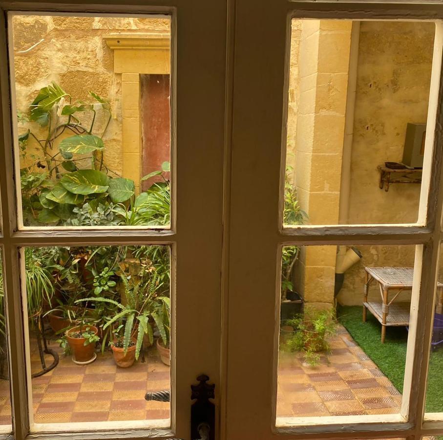 Maria Townhouse Heart Of Victoria B&B Экстерьер фото