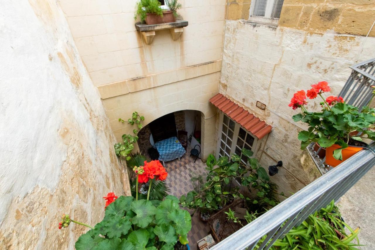 Maria Townhouse Heart Of Victoria B&B Экстерьер фото