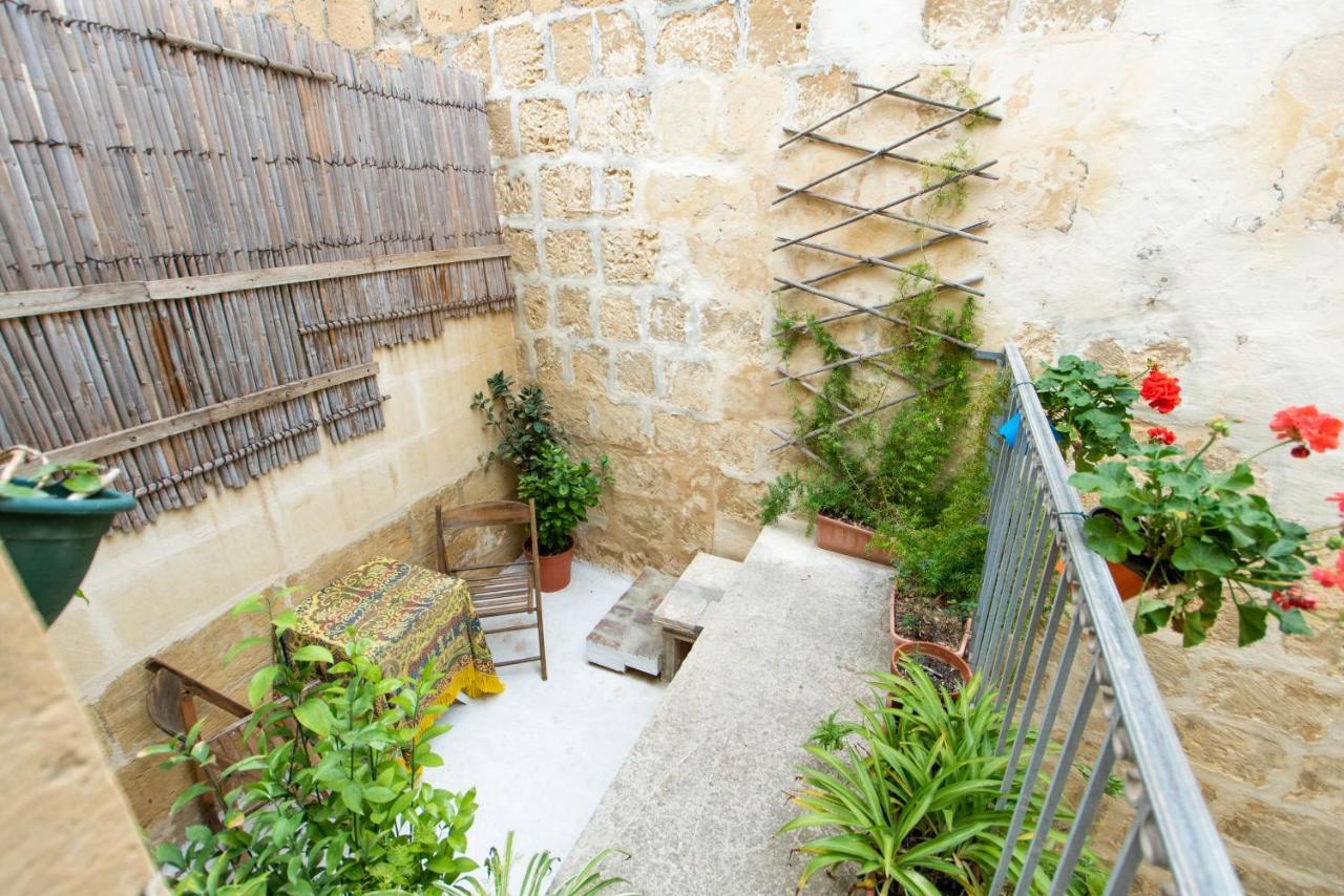 Maria Townhouse Heart Of Victoria B&B Экстерьер фото