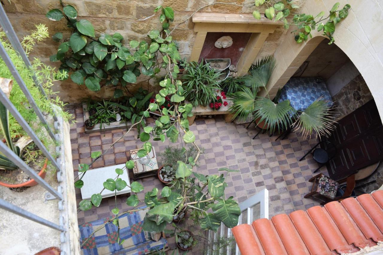 Maria Townhouse Heart Of Victoria B&B Экстерьер фото