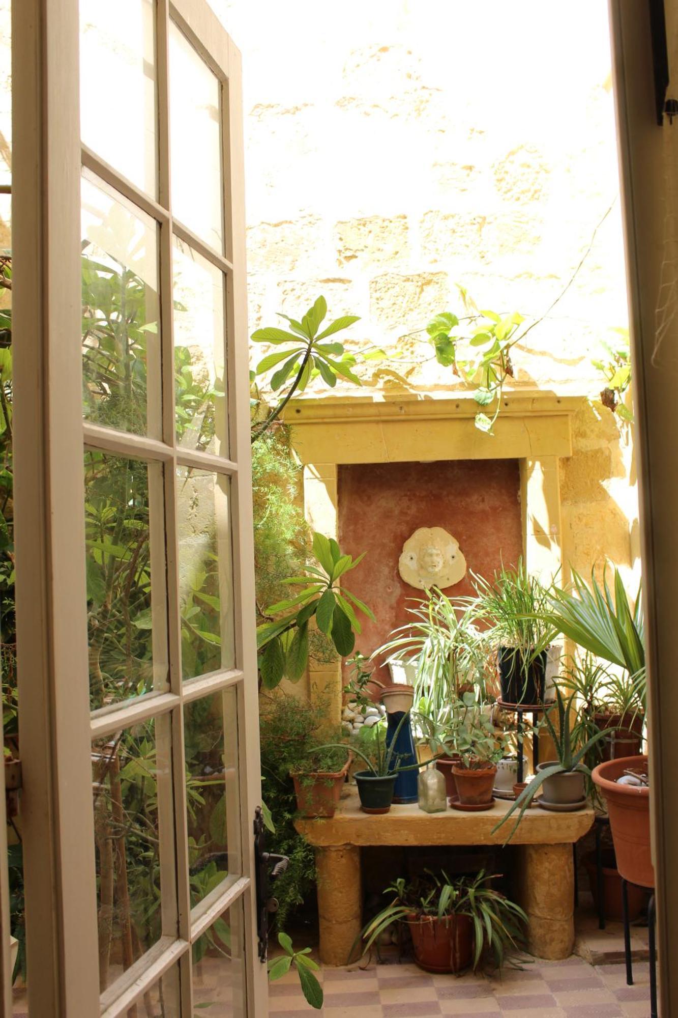 Maria Townhouse Heart Of Victoria B&B Экстерьер фото